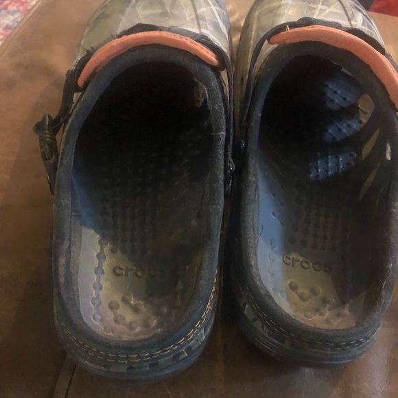 Used once nice pair of camo crocs size 11 - Picture 2 of 3
